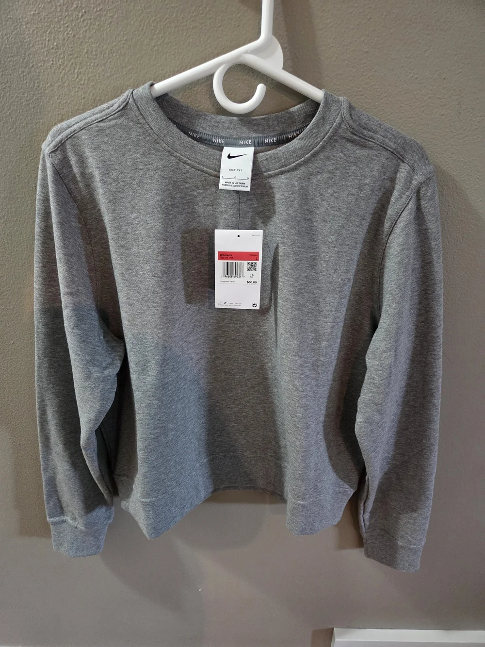 Nike Women’s Grey Crewneck Pullover Sweatshirt NWT